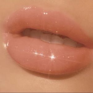 Meet your Posher, Daniela